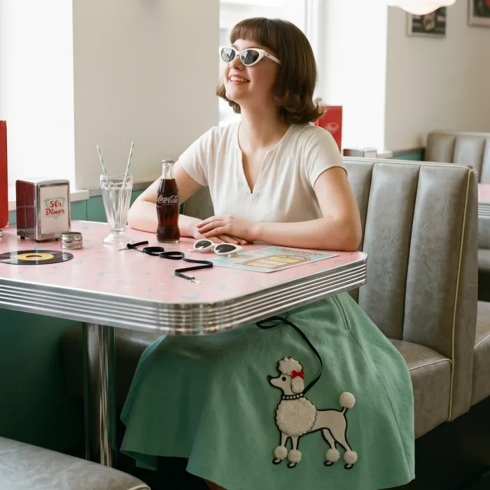 Poodle skirt s aplikací pudla (50. léta)